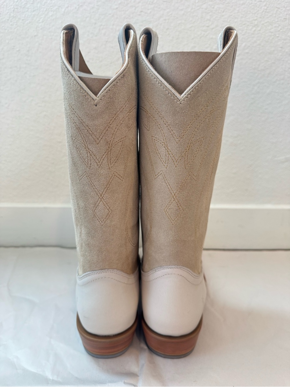 Frye NWT Billy Western Two Tone Suede Leather Boots in Ivory White Women's 9.5 - Picture 8 of 13